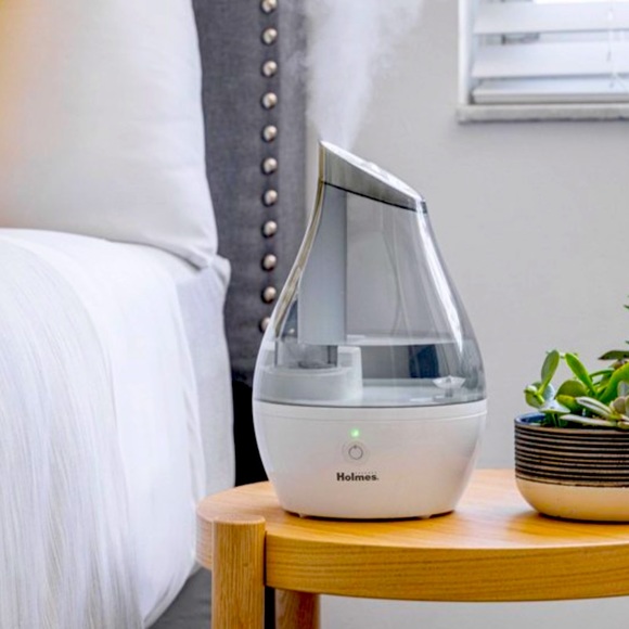 New! Holmes 0.5gal Virtually Silent Ultrasonic
Cool Mist Humidifier - Picture 1 of 7